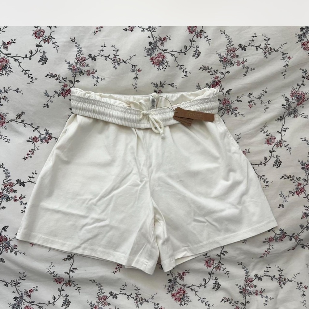 SKIMS High Waist Women Shorts - White